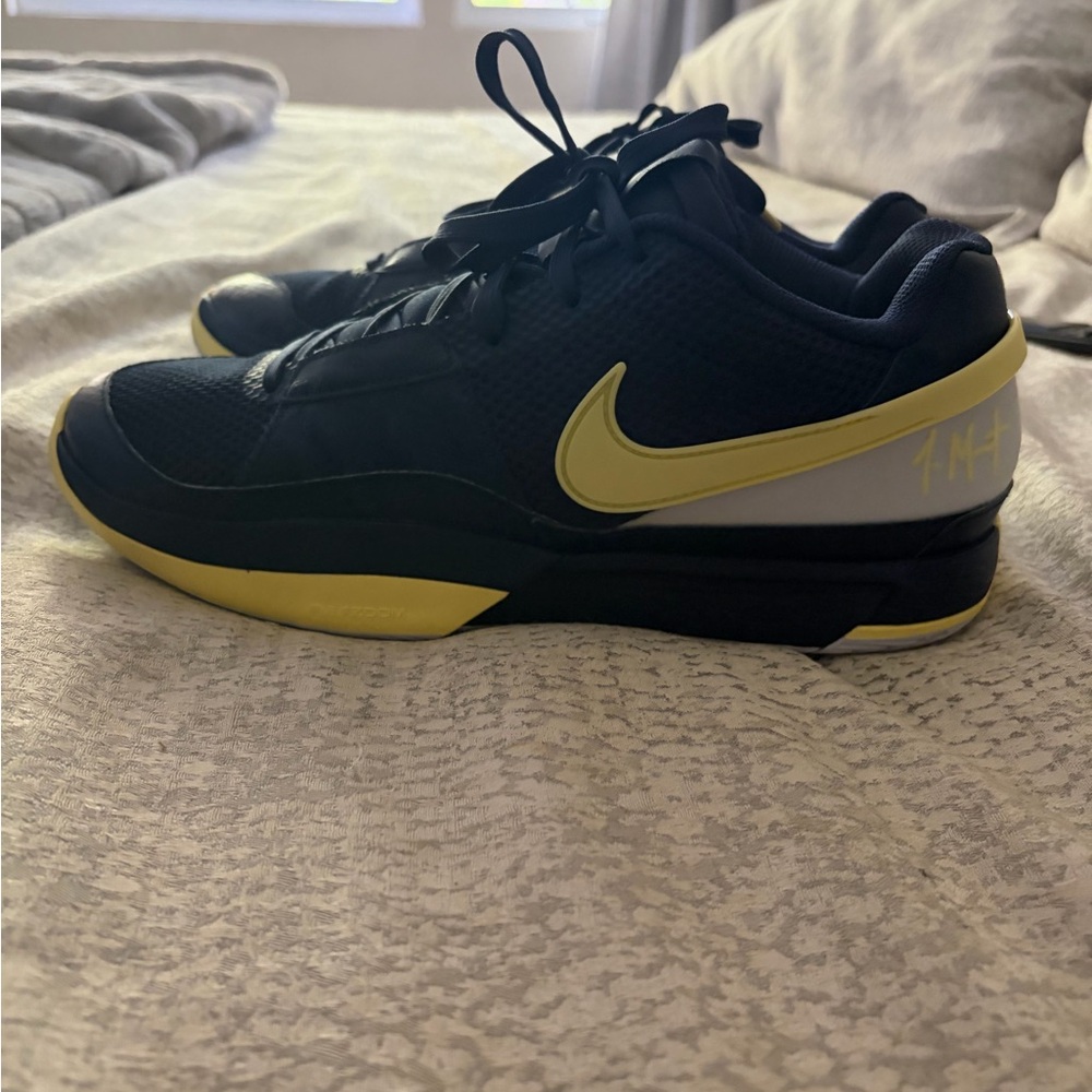 Nike Men's Black and Yellow Sneakers